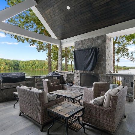Rare Find Best Lot With Dock And Views On Lake Winchester 외부 사진