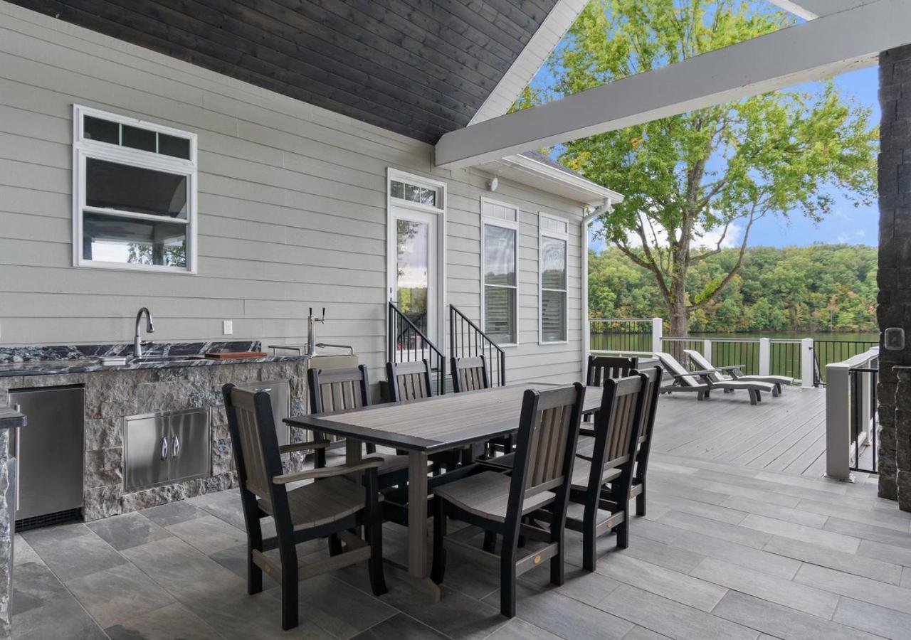 Rare Find Best Lot With Dock And Views On Lake Winchester 외부 사진