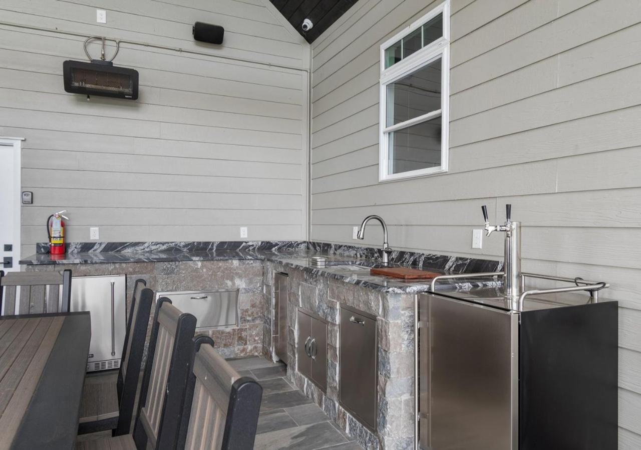 Rare Find Best Lot With Dock And Views On Lake Winchester 외부 사진