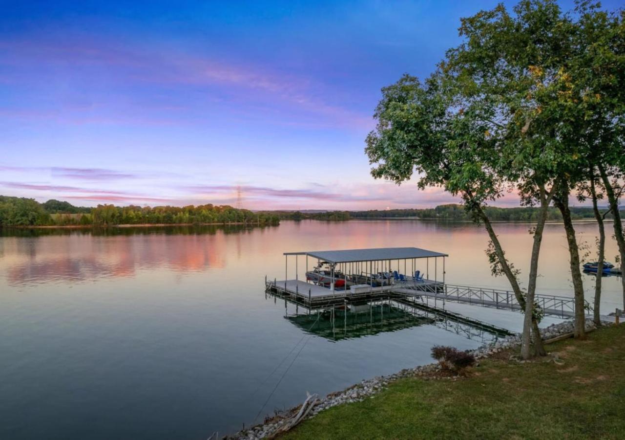 Rare Find Best Lot With Dock And Views On Lake Winchester 외부 사진