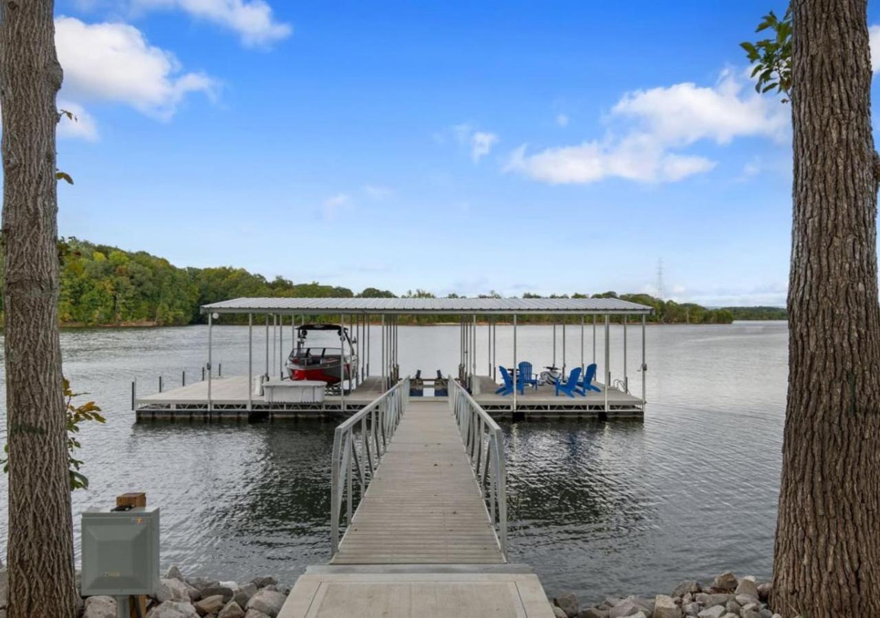 Rare Find Best Lot With Dock And Views On Lake Winchester 외부 사진